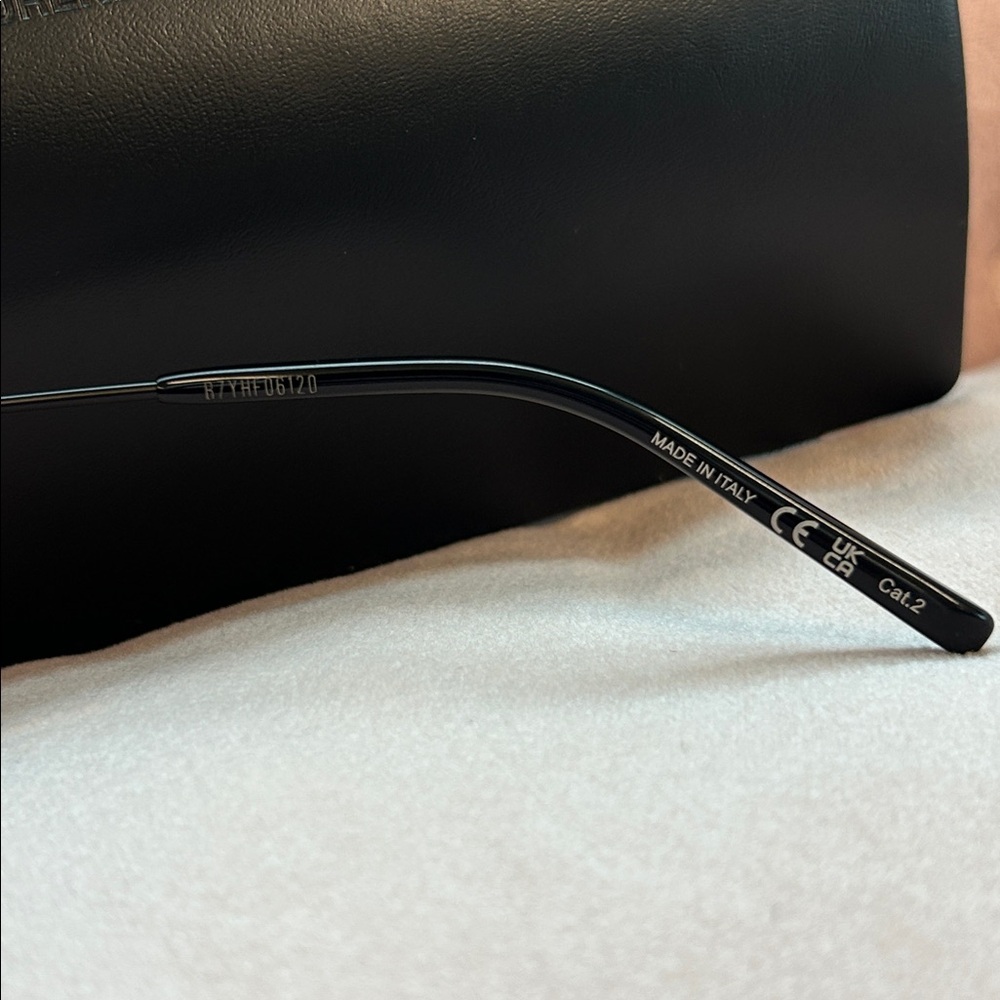 Saint Laurent Sunglasses Black & Gold - Picture 3 of 6